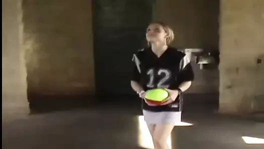 seninle futbol oynamak istiyorum