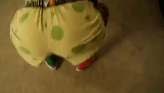 Kızları asın ve twerk yaparken ıslık çalın