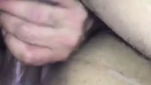 Hintli götünü sikiyor ve fışkırtıyor