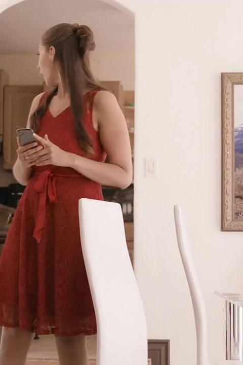 Girlsway - Whitney Wright gelin April O'neil ile şenlik yapmayı planlıyor ama bella rolland onun yerini alıyor