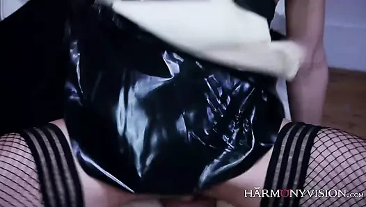 Erotik esmer yarağa biniyor