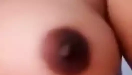 Desi görünmeyen güzel kız kendini videoda gösterir