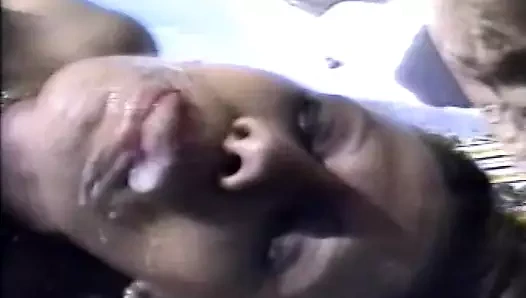 Ateşli çift havuzda biraz eğlenmek zorunda