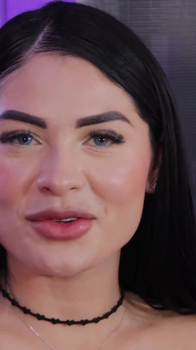 Обязательный для обмена момент из "Alejandra Palacios признается, она ничего не оставит воображению!"