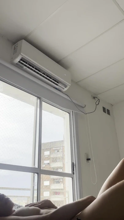 Komşular beni mastürbasyon yaparken görüyor | Klip 1