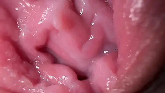 Yakın çekim geniş amcık yayma ve edepsiz konuşma, seksi mia seninle boşalmak istiyor