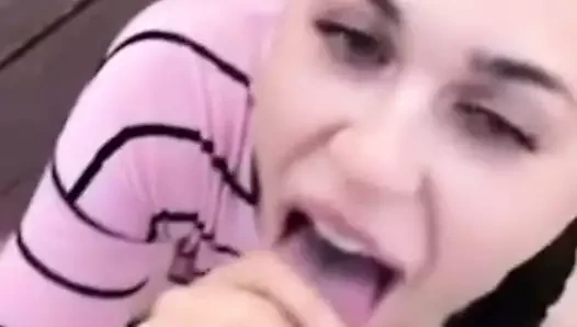 Siyah bir adam Sırp fahişelerden hoşlanır