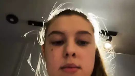 Halkın içinde derin düşünce. Squirting. Meme ucu kıskaçları