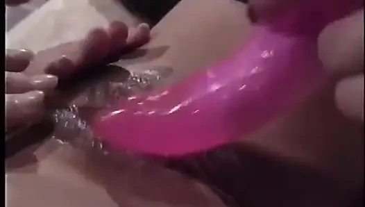 Mafya patronu Samantha St. James'in üvey kızı Belligerent Clanchelsea Blue temsilcisiyle kendi oyununu oynuyor