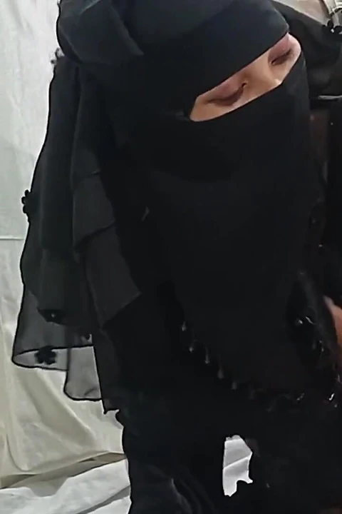 Идеальная ногами от великолепно мусульманской девушки