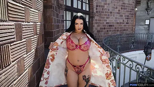 Payton Preslee'nin büyük göğüsleriyle parti