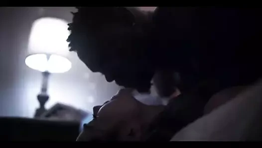 Denise Richards - "şiddet içeren bir adam"