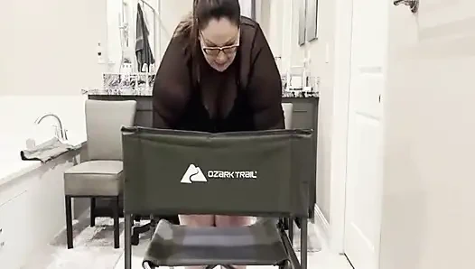 İç çamaşırlı luxe: tombul cenneti sıkı sandalye azdırıyor (sd)