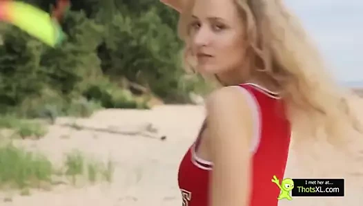 Gerçek üvey kız kardeş ile evcilik oynamak