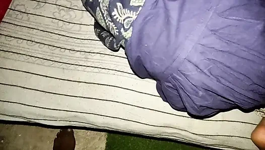 Soye hue üvey kız kardeş ki chudai raat