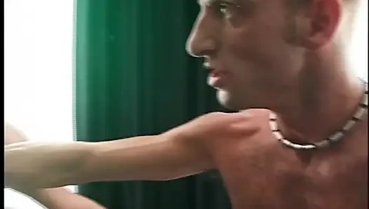Büyük Sert Yaraklı Adamla Seks Yapmak Tatmin Oluyorlar