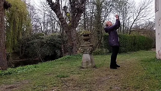 Olgun sarışın eş arada seksten hoşlanır
