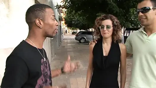 Kaltak siyah bir yarakla sikiliyor