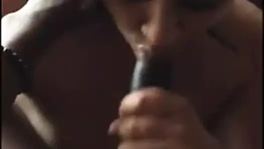 Nri kız arkadaşının siyah aletini emiyor