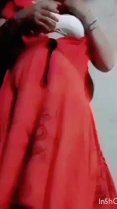 Ateşli genç kız öğrenci ateşli seksi havalı göğüslerini ovuyor | Klip 1