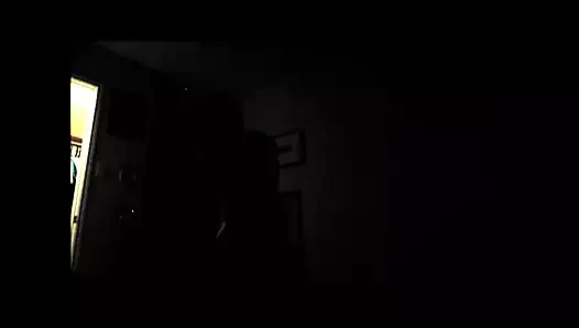 zifiri karanlık odada ev yapımı Latin