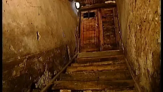 Busty esmer var sert seks deneyimi