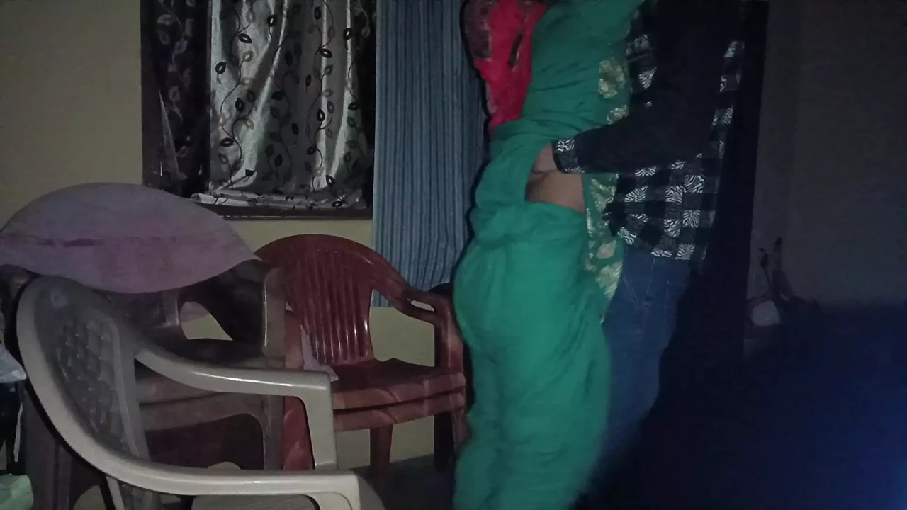 Biwi ke Jane k bad Apni saali ko raat me bulake pehli baar gaand maari
