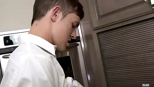 Twinkpop - twink şefler sikişirken akşam yemeği servis edilecek