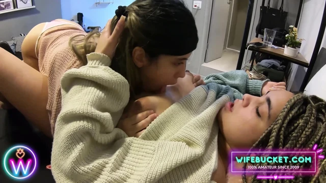 Wifebucket amatörler - kız arkadaşım onu ve en iyi kız arkadaşını filme almaya cesaret etti