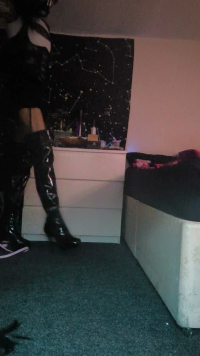 Lateks sissy orospu