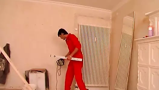 Çarpıcı bir Alman kadın bir ressamı memnun ediyor