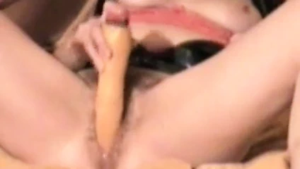 Bayan b meme uçları dildo orgazmı ve memewank