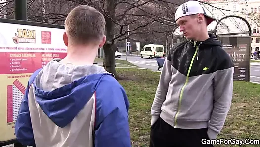 Eşcinsel oyun için baştan çıkarmak ve sikme hetero taksi şoförü