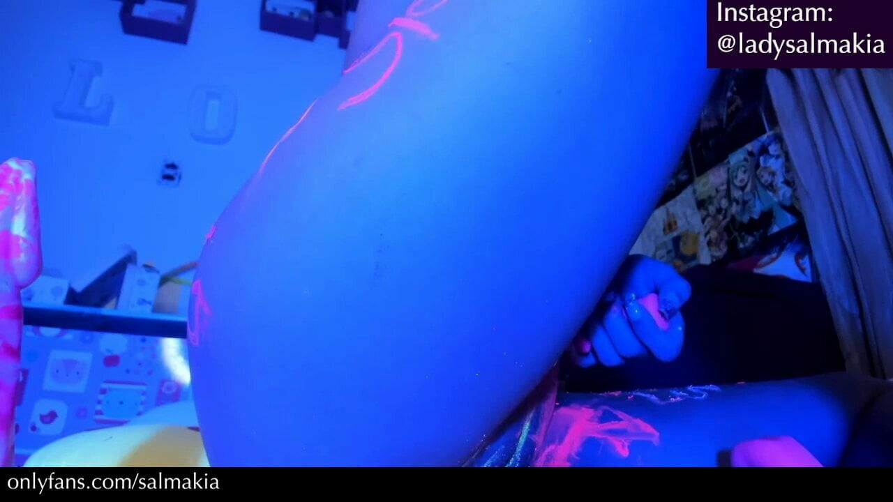 Neon boya ve anal web kamerası gösterisi