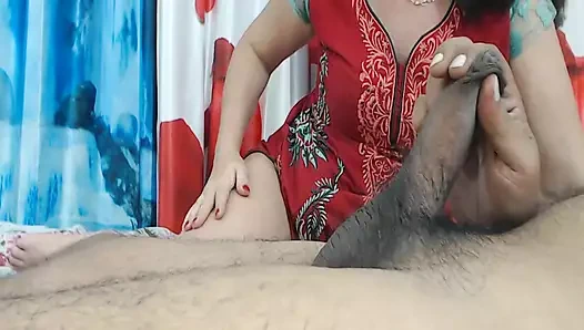 Üvey oğul üvey annesine yarağıyla çıkıyor.