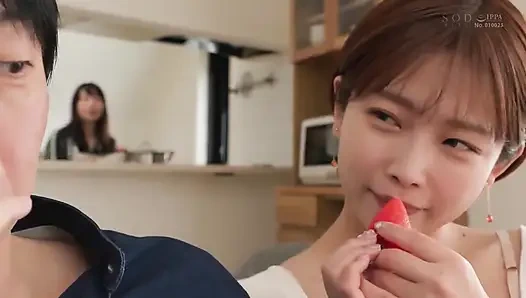 Sevimli kısa saçlı kadın iş arkadaşıyla seks yapıyor, oral seks becerileri gerçekten iyi. Bölüm 2