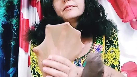 Büyük zenci üvey kız kardeşini baştan çıkarıyor!