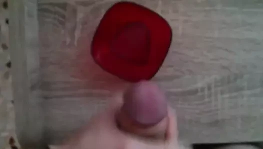 Bir kasede güçlü ve gürültülü cum spurts!