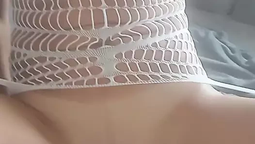 Amatör Marika yeni oyuncakları test ediyor