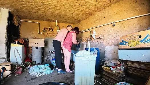 Bir köylü fahişesini ahırda çamaşır yıkadığı yerde siktim 2