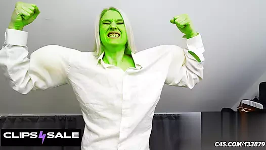 Güçlü Kadında SFX Göğüs Genişletme - Kas İbadetleri