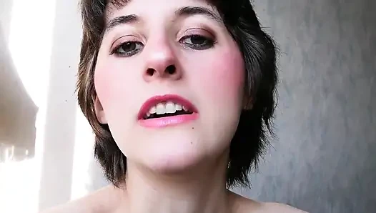 Giantess yenmeyi sevdiğini fark ediyor