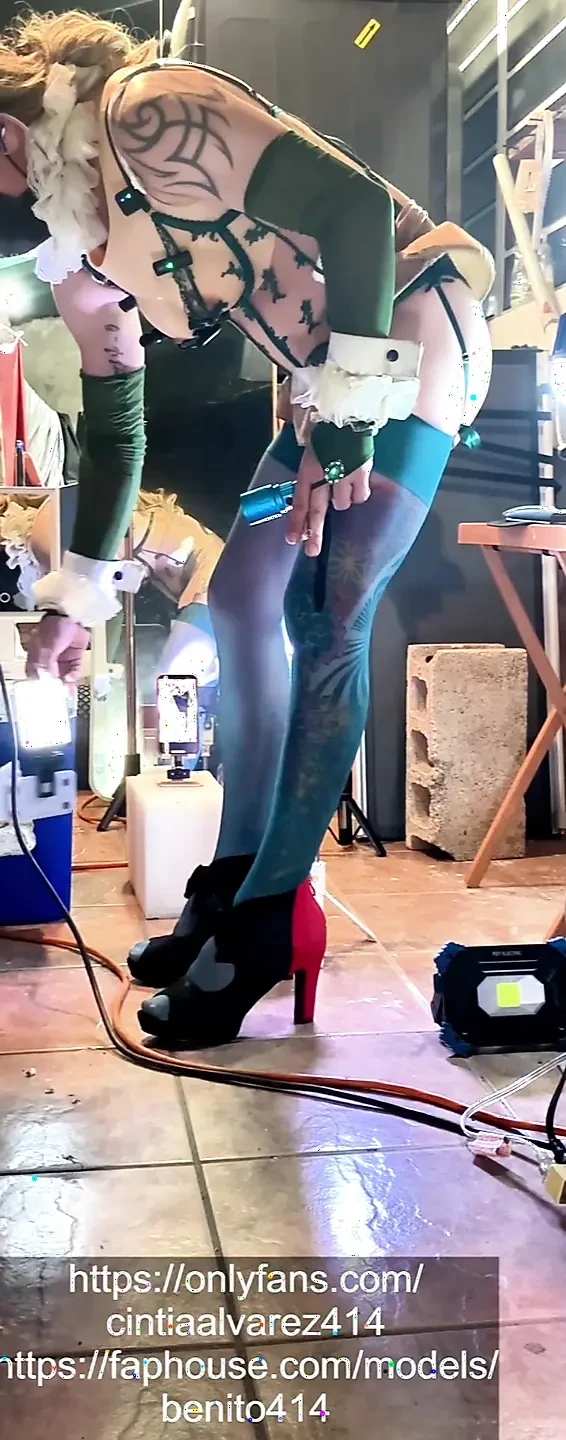 Shemale Cintia Dildo Stuffs Her Tight Ass Solo
