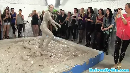 eurobabe ile lezbo sheila cooper çamur güreşi