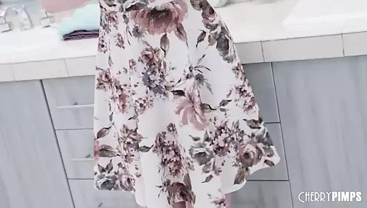 Biraz eğlenmek için ella hughes'a katılın