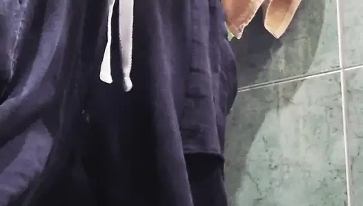 Kocası sıkı bakire delikleriyle anal ve oyuncaklarla oynuyor