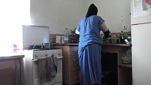 ARAP EVLI KADıN MUTFAKTA SERT SIKIŞIYOR EV YAPıMı