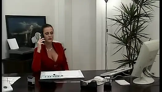 Büyük memeli sekreter Alman orta yaşlı seksi kadın ofiste sikiliyor