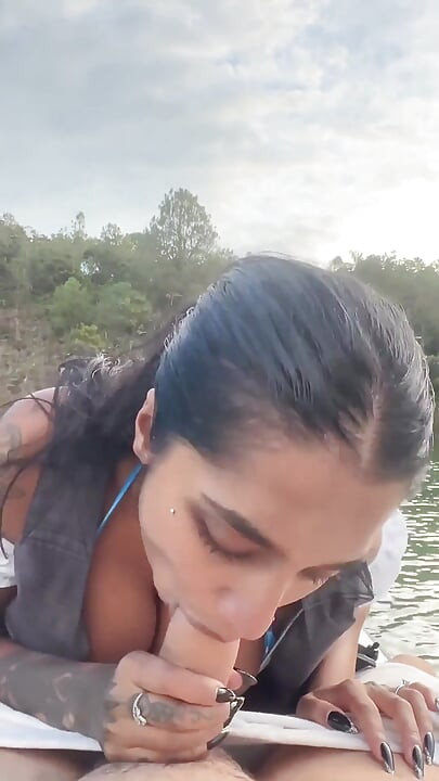 Yasmina Khan jet ski'de beni sağıyor ve tüm sütümü yutuyor