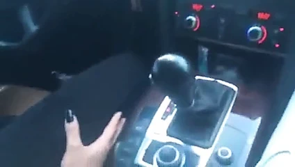 Voli kad joj drkam ribicu dok vozi